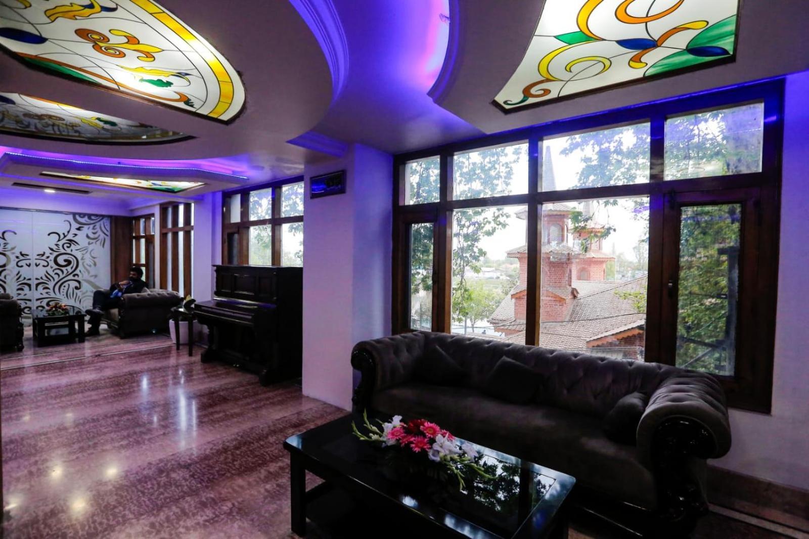 Hotel The Residency Srinagar Екстериор снимка