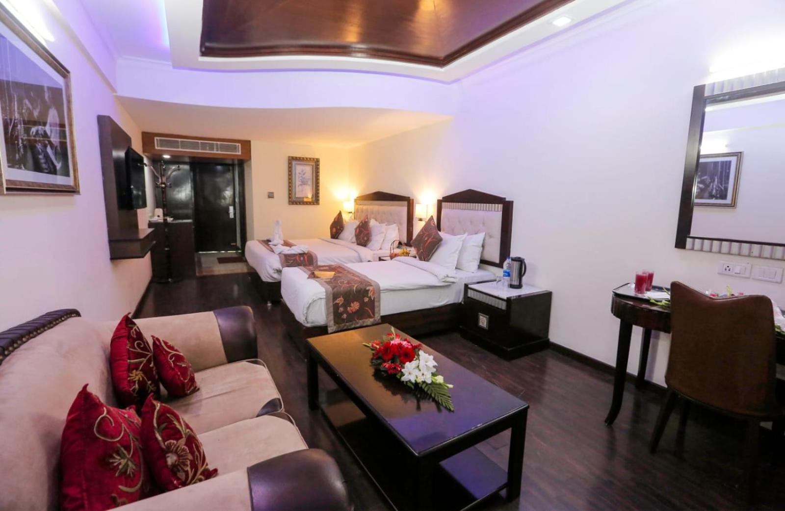 Hotel The Residency Srinagar Екстериор снимка