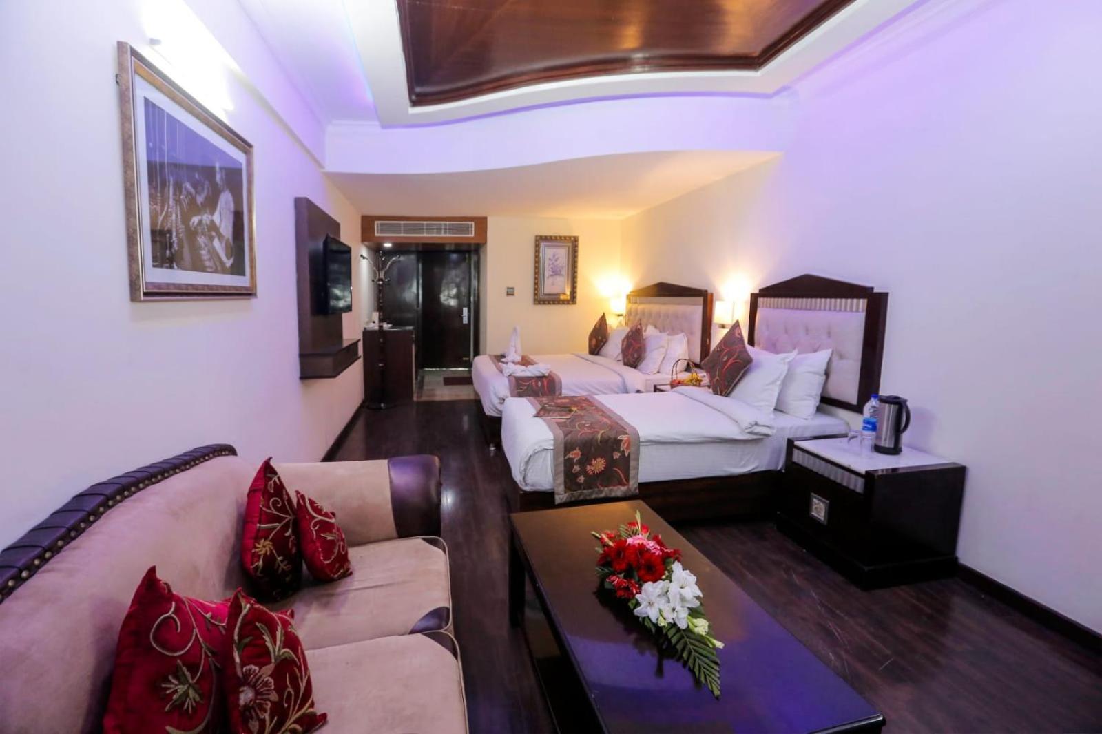Hotel The Residency Srinagar Екстериор снимка