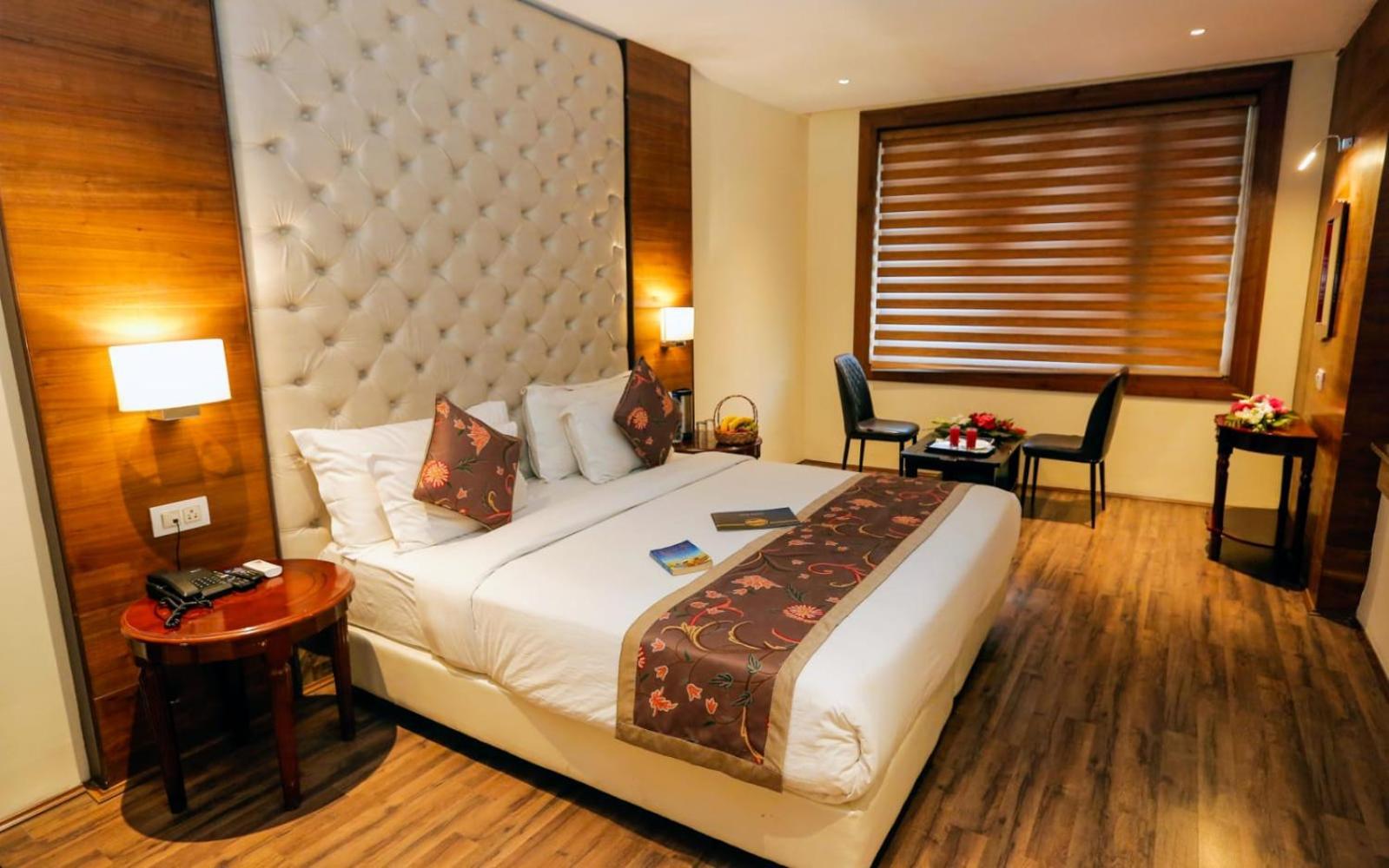 Hotel The Residency Srinagar Екстериор снимка