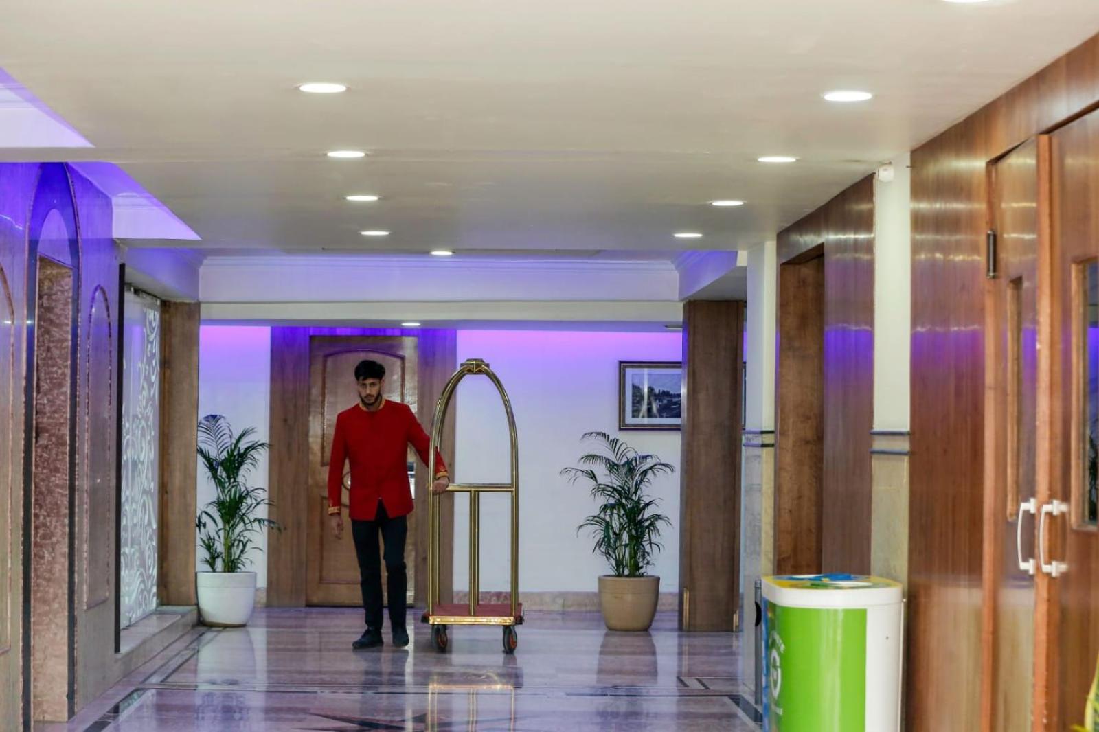 Hotel The Residency Srinagar Екстериор снимка