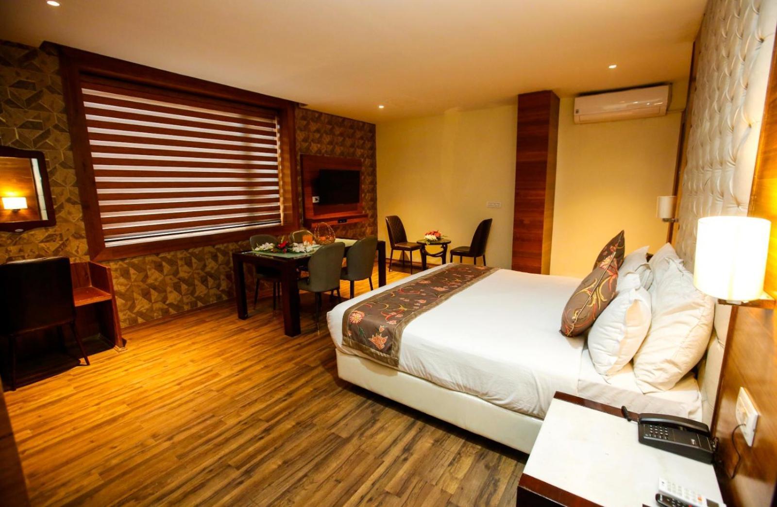 Hotel The Residency Srinagar Екстериор снимка
