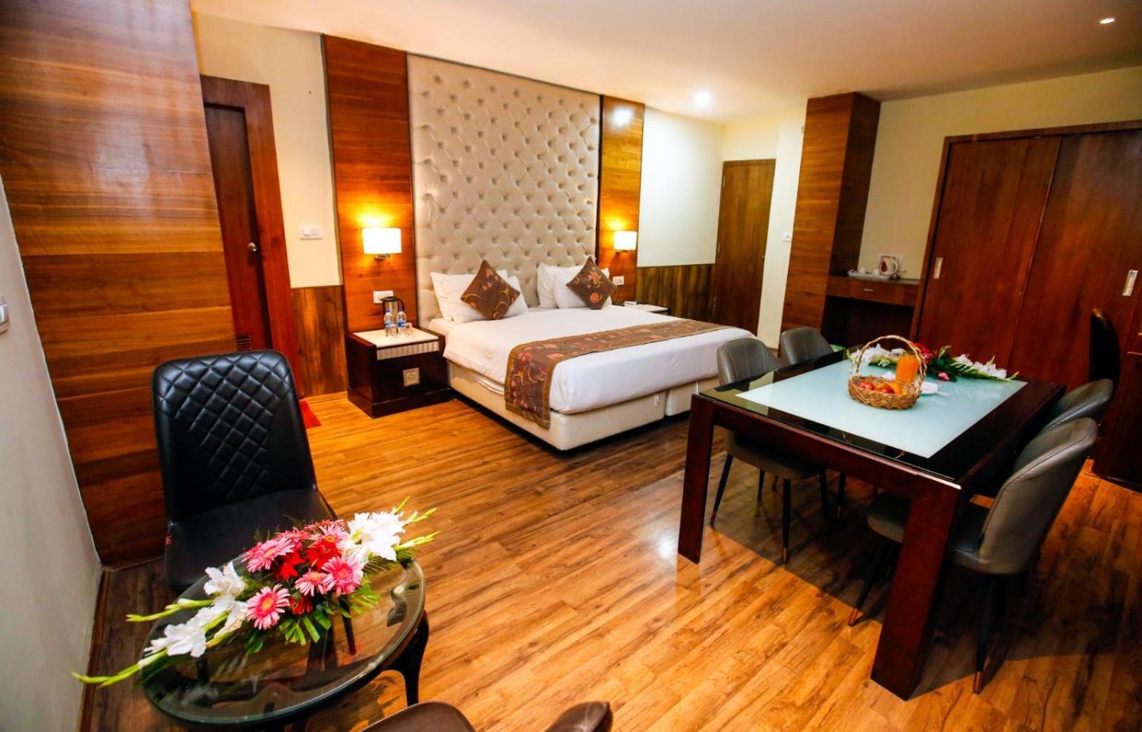 Hotel The Residency Srinagar Екстериор снимка