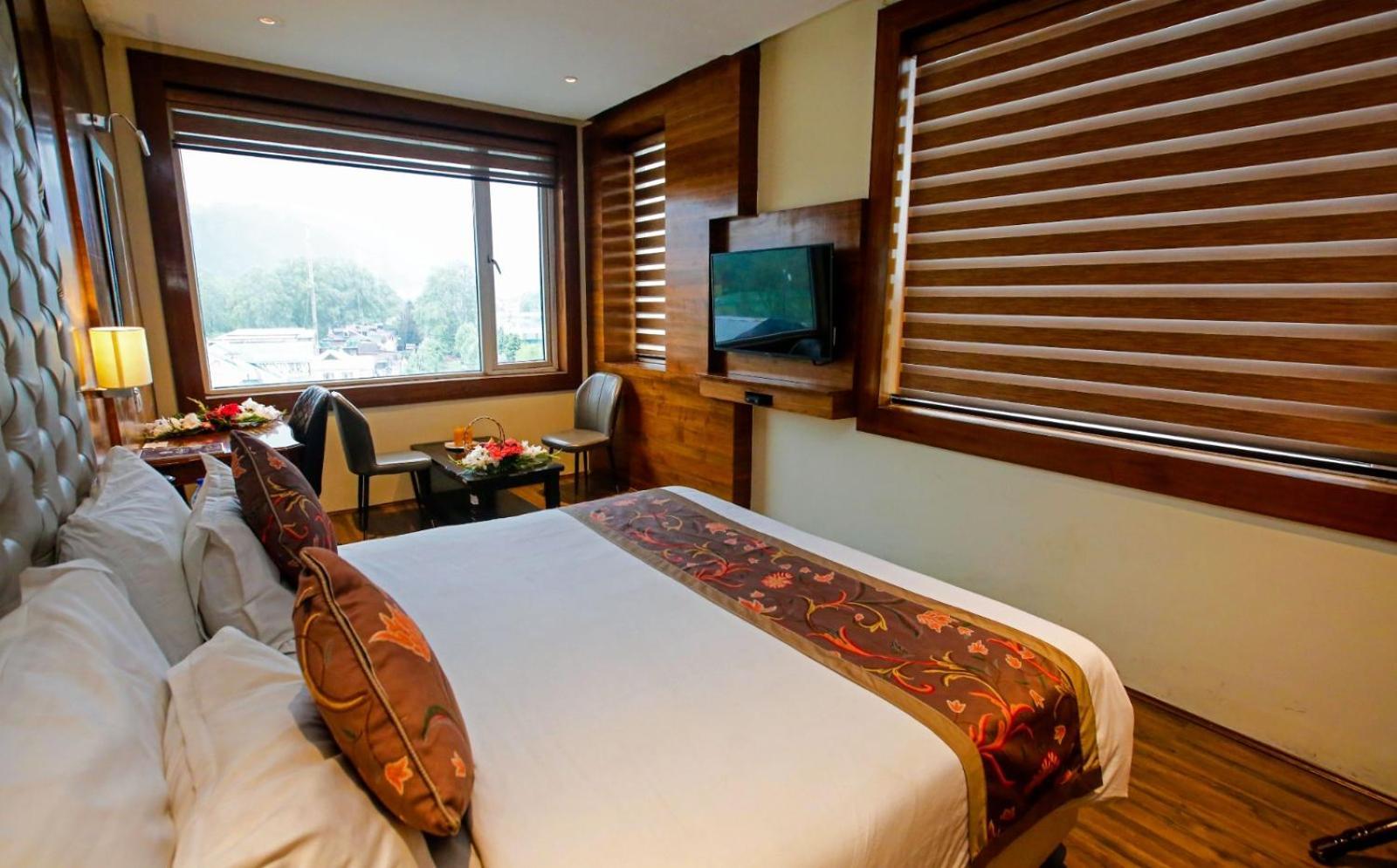 Hotel The Residency Srinagar Екстериор снимка