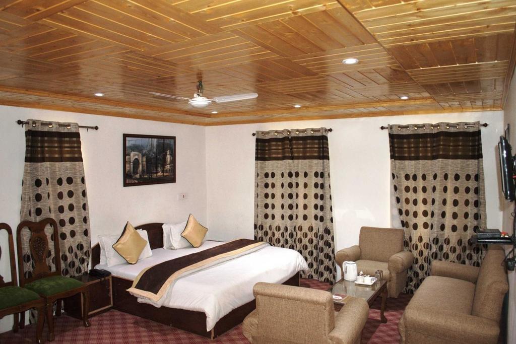 Hotel The Residency Srinagar Екстериор снимка