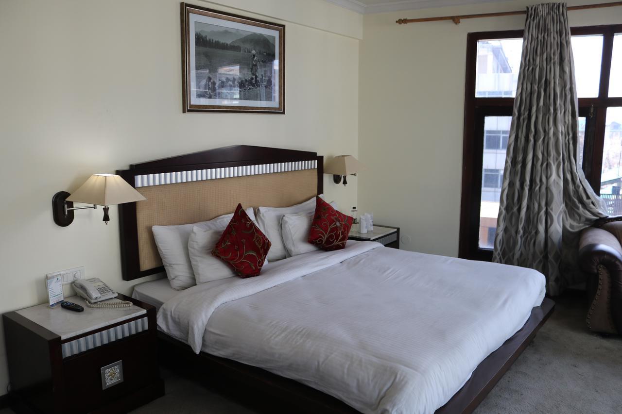Hotel The Residency Srinagar Екстериор снимка