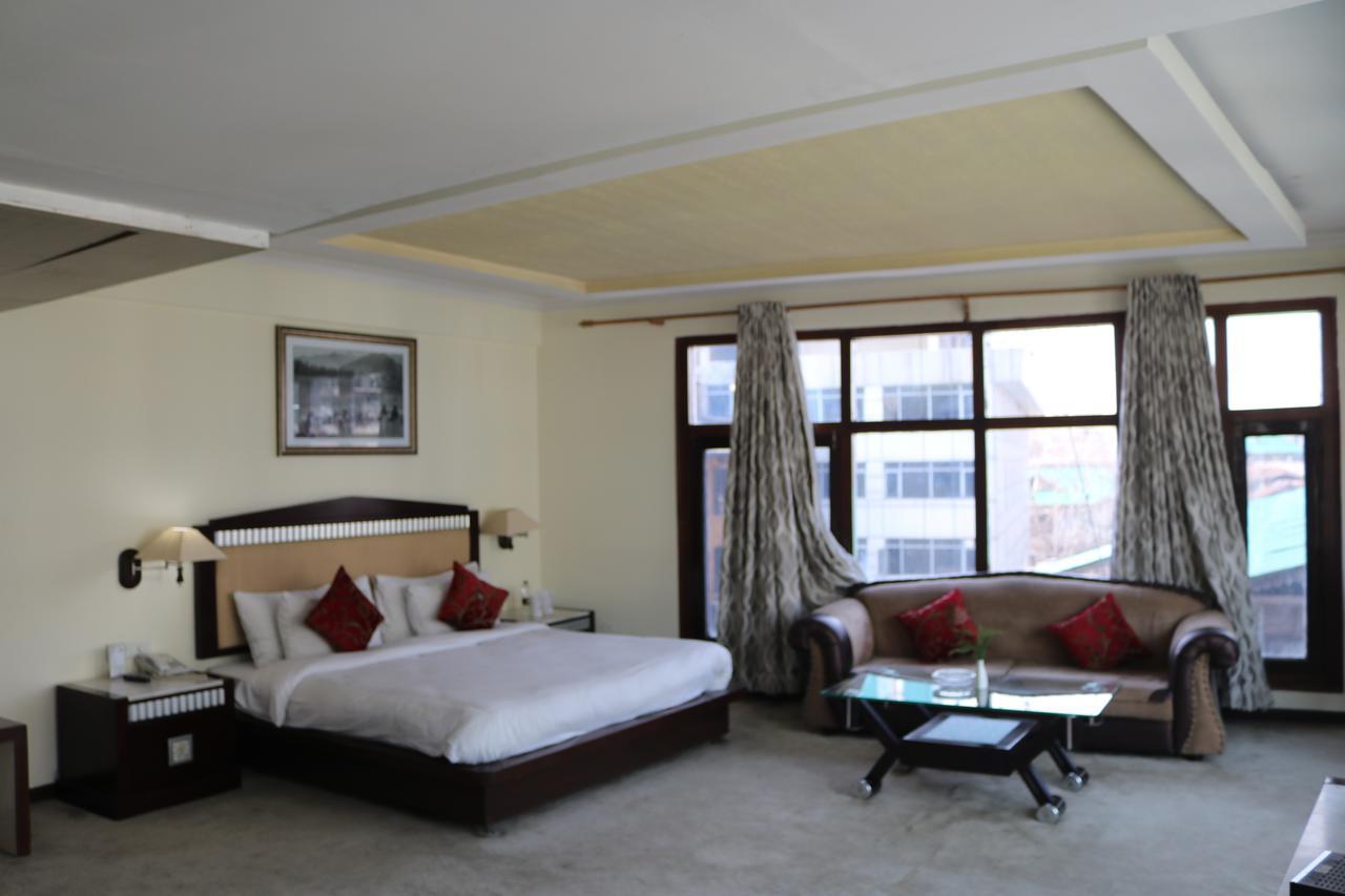 Hotel The Residency Srinagar Екстериор снимка