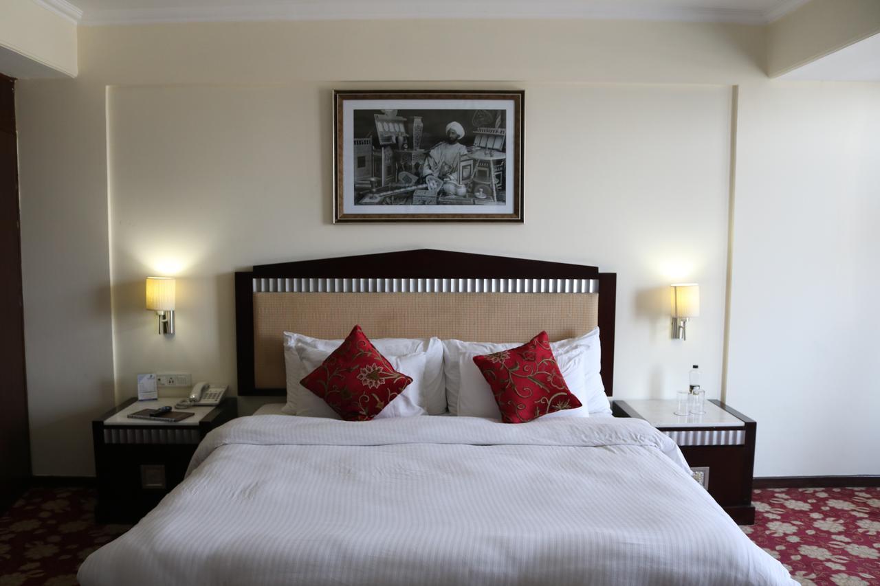Hotel The Residency Srinagar Екстериор снимка