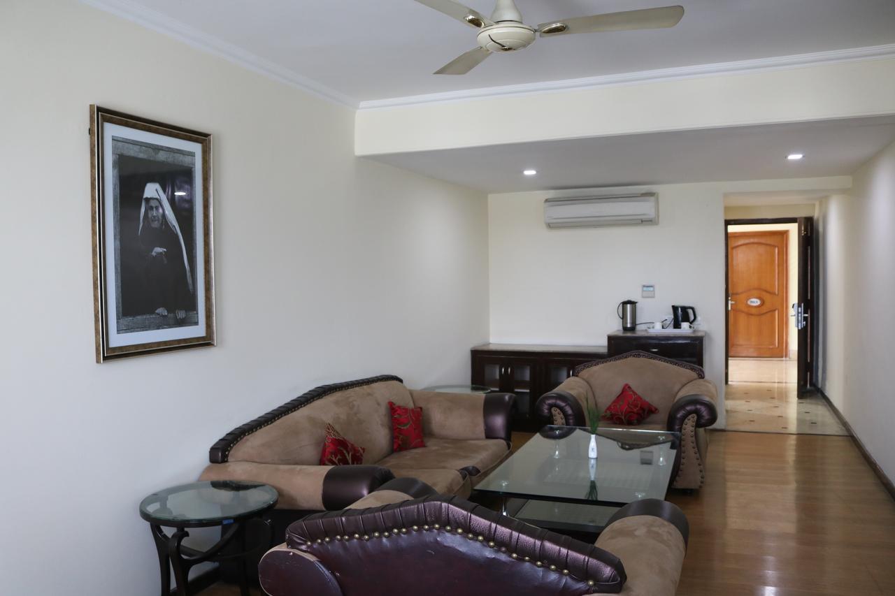 Hotel The Residency Srinagar Екстериор снимка