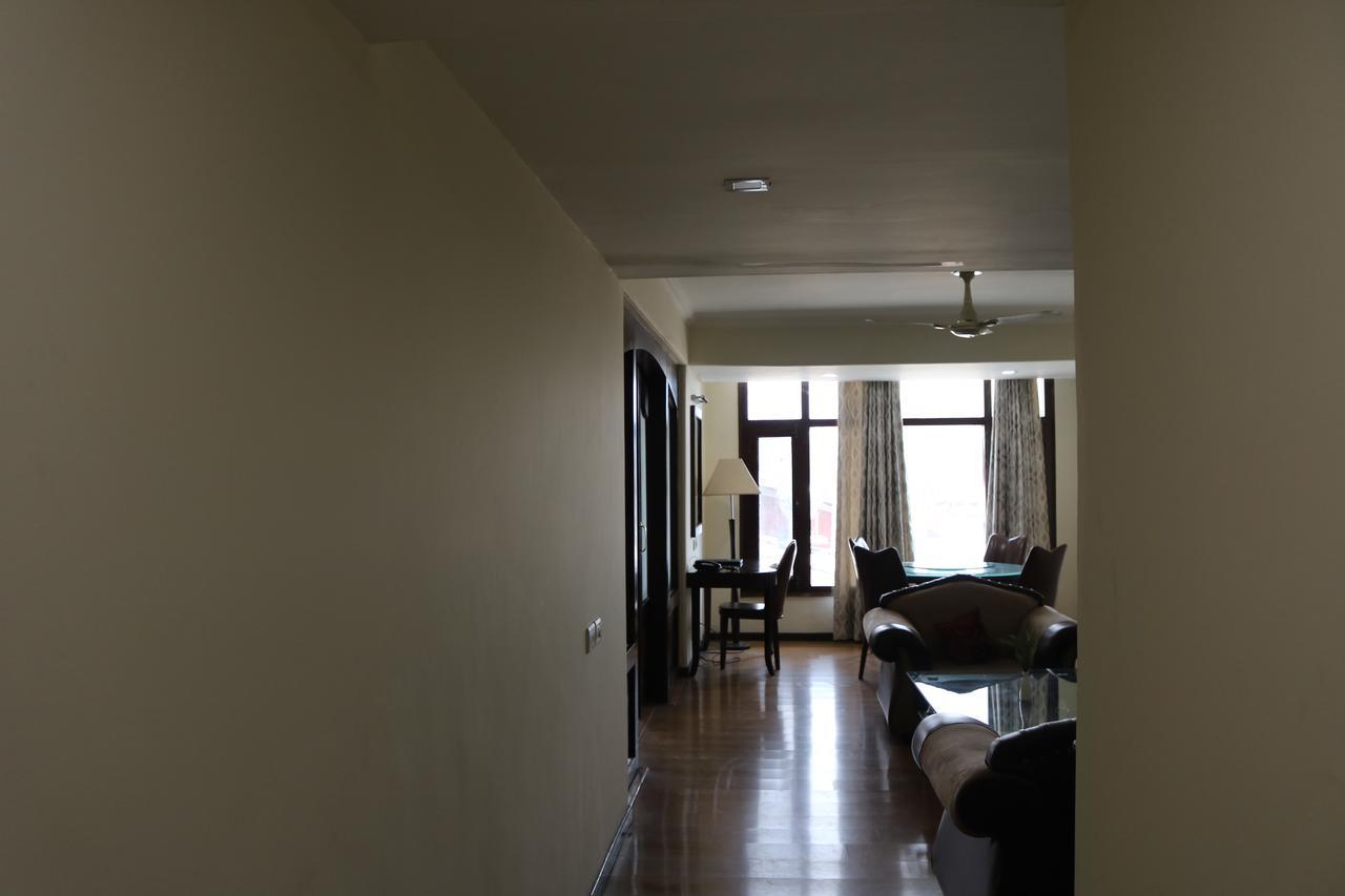 Hotel The Residency Srinagar Екстериор снимка