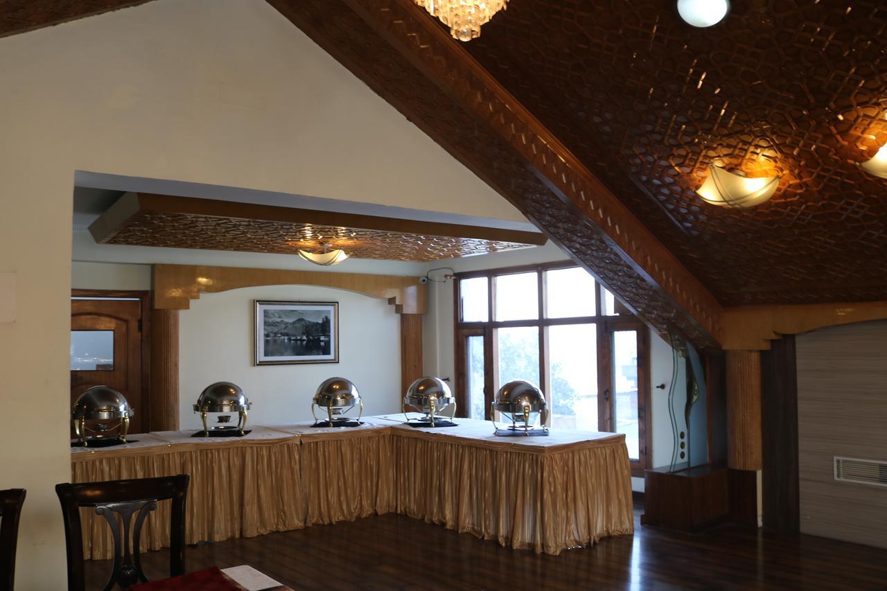 Hotel The Residency Srinagar Екстериор снимка